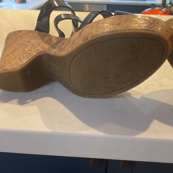 Black patent leather sandals/ wedges by Euro Sofft. Size 8 - Picture 6 of 9